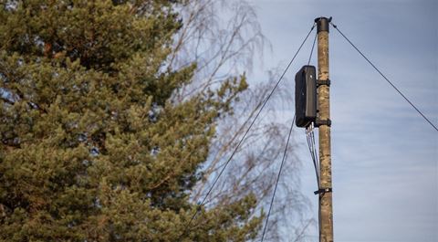 Taktiske mobile dekningsforlengere er ett eksempel på militær bruk av kommunikasjonsteknologi. Enhetene har vært utviklet i ice sin lab, med bruk av Nokia mobil-radioutstyr. Bildet er tatt under en øvelse på Jørstadmoen.