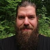 Niklas Kronberg, säkerhetschef på Ängelholm Flygplats, diskuterar säkerhet och nyttan med intelligenta system med Nikolai Berglund, IP Security och Florian Matusek från Genetec.