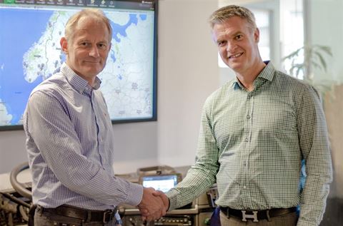 Magnus Orrebrant, administrerende direktør for Vehco og Stefan Albertsson, administrerende direktør for Addsecure-gruppen i strategisk avtale.