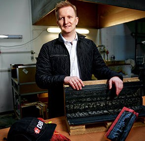 Thomas Mark Venås glæder sig til at støtte op om DBI’s budskab til producenter af biobaserede byggematerialer: Tænk brand tidligt i produktudviklingen. Foto: DBI