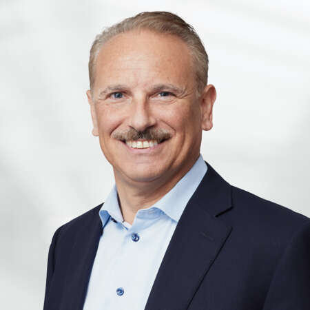 - Vi vil hjælpe vores kunder med at være på forkant med udviklingen og navigere i de teknologiske skift, der allerede nu påvirker branchen, siger  Tony Byerly, Global President & CEO for Securitas Technology.