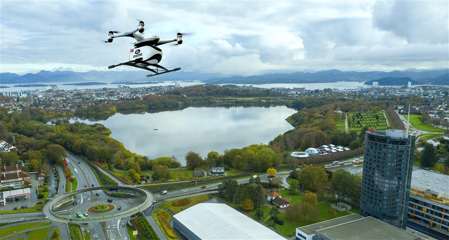 Dronen Ehang Falcon B flyr over Stavanger. 