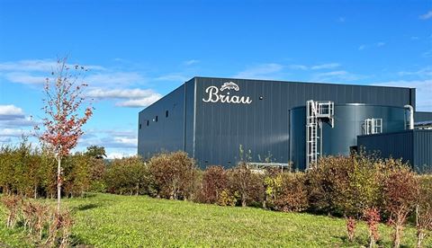 The food manufacturing sector faces stringent requirements for security, access control and traceability, and protecting staff, preventing intrusions, monitoring logistics flows and securing sensitive areas all present significant challenges.