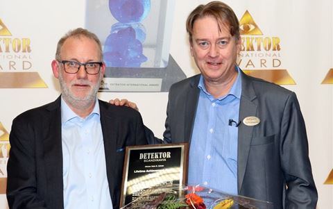 I 2022 modtog Mats B. Adman Detektor Lifetime Achievement Award - her overrakt af Lennart Alexandrie, grundlægger af AR Media International og chefredaktør for Detektor.