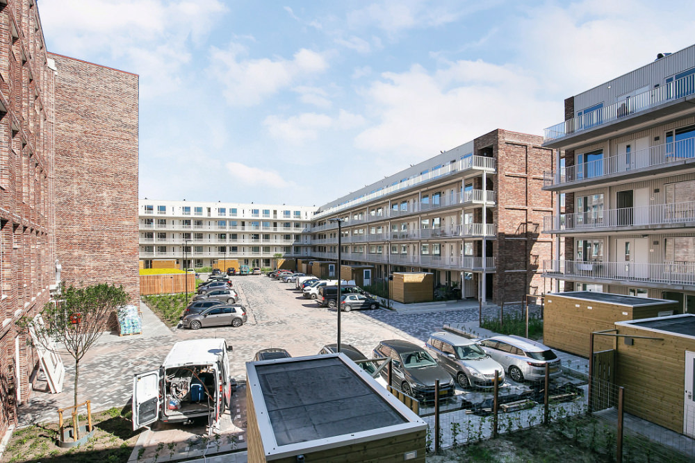 Installationen i Groningen innefattar programmering av 357 cylindrar och 527 nycklar. Med Iloq S5 Online, som inkluderar 38 Net Bridges och åtta nyckelläsare, har det tidigare offlinelåssystemet utökats till en fjärrstyrd lösning för tillträdeshantering.
