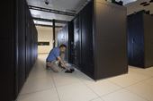 Formålet med den nye partnerskabsaftale er at styrke Schneider Electrics position inden for edge computing – karakteriseret ved etableringen af mikrodatacentre til opbevaring af forretningskritiske data tæt på virksomheder. Foto: Schneider.
