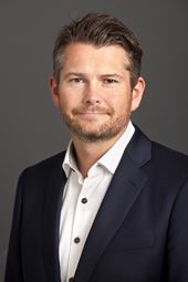 Niclas Gustavsson framhåller värdet att komma närmare befintliga och nya kunder och därmed även öka kundvärdet.