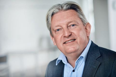 De unge er meget bevidste om de farer, der lurer, når man begår sig digitalt. Derfor har de paraderne oppe, og det er godt,  siger Michael Busk-Jepsen, digitaliseringsdirektør i Finans Danmark.