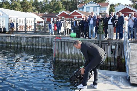 Ricky Kjellén och Fredrik Skogh, från Abyss, demonstrerade hur en ROV (fjärrstyrd undervattenfarkost fungerar).
