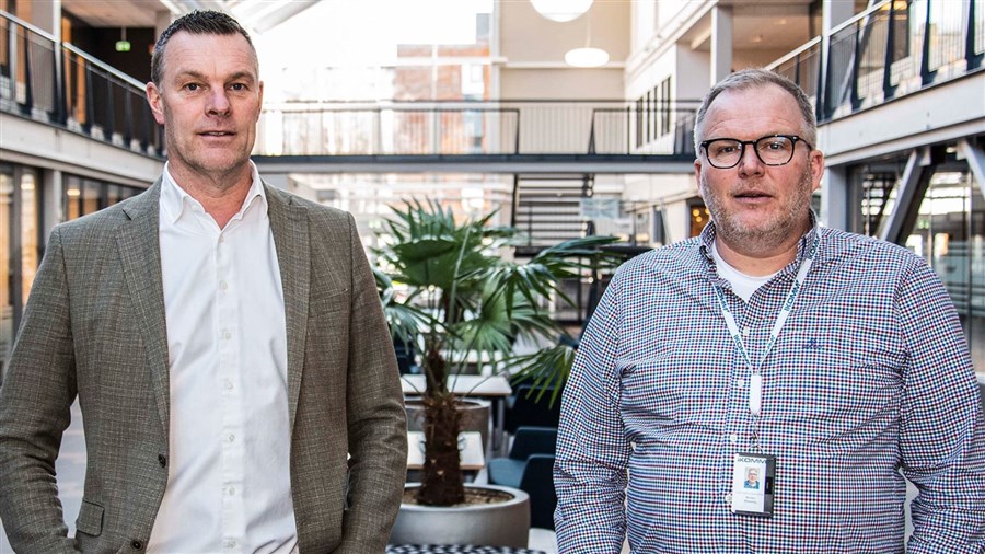 Fra venstre: Thomas Kronen, norgessjef i Orange Cyberdefense og Morten Rønning, administrerende direktør i Ikomm