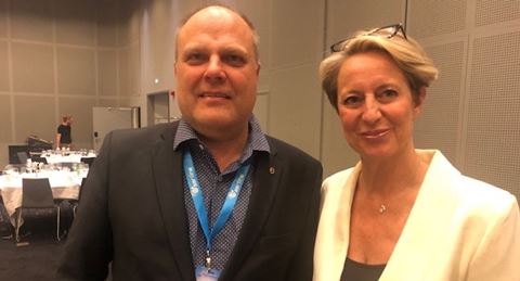 Kettil Stenlund, omvald styrelseorfdörande och nyvalda vd:n Jeanette Lesslie Wikström.