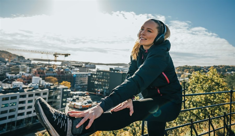Mange smartklokker, leketøy, smarthussystemer og husholdningsprodukter har nå mulighet for radiokommunikasjon og er knyttet til internett. EU-kommisjonen foreslår en ny regulering av radioutstyr som skal gi bedre datasikkerhet og sikre personvernet, beskytte mot svindel og hindre hacking av slike produkter. Forslaget er nå på høring, og Nkom oppfordrer spesielt produsenter av radioutstyr om å sette seg inn i forslaget fra Kommisjonen, og eventuelt sende innspill innen 27. august.