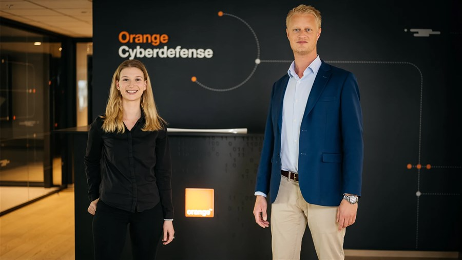Office Manager Nathalie Ranhoff Molnar og Salgsdirektør Ola Lauten i Orange Cyberdefense.