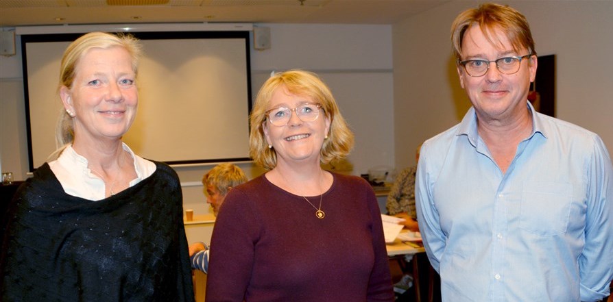 Finansregionrådet i Stockholm, Iréne Svenonius, flankerad av Kristina Axén Olin och Lennart Alexandrie, ordförande respektive generalsekreterare för tankesmedjan SNOS.