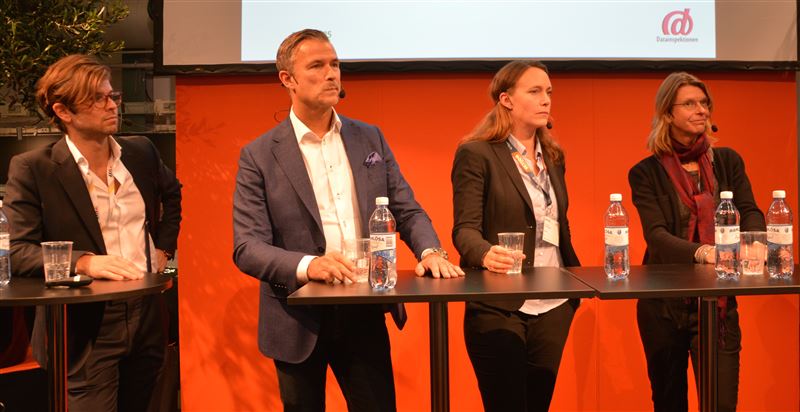 Björn Callenfors, Leif Svensson, Tove Fors och Susanne Kaevergaard debatterade igår på Säkerhetsbranschens scen. Björn Callenfors, Leif Svensson, Tove Fors och Susanne Kaevergaard debatterade igår på Säkerhetsbranschens scen.