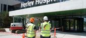 Når Nyt Hospital Herlev slår dørene op i efteråret 2020, bliver det med et topmoderne sikringssystem og mulighed for at lade transportrobotter tage del i personalets daglige arbejde i den 55.000 kvm store bygning. Foto: Høyrup & Clemmensen
