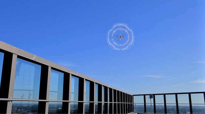 Validrone detekterar och positionerar drönare och pilot genom att passivt lyssna på radiokommunikationen mellan drönaren och pilotens drönarkontroll.